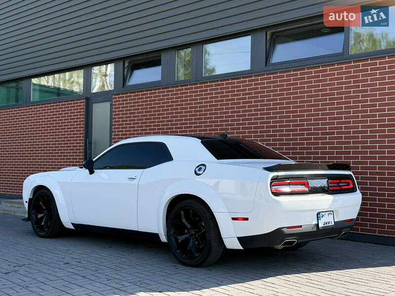 Купе Dodge Challenger 2018 в Львові