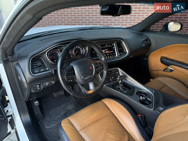 Купе Dodge Challenger 2018 в Львові
