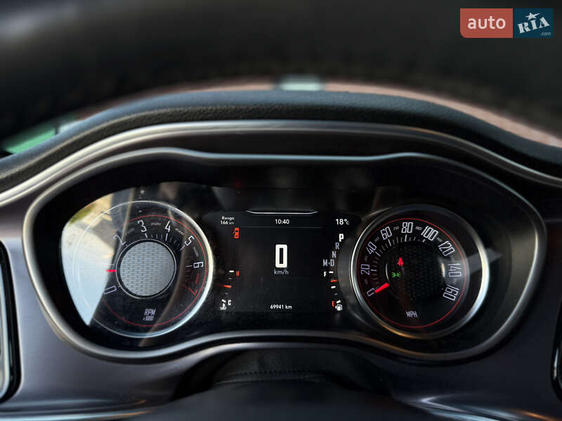 Купе Dodge Challenger 2018 в Львові