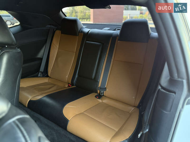 Купе Dodge Challenger 2018 в Львові