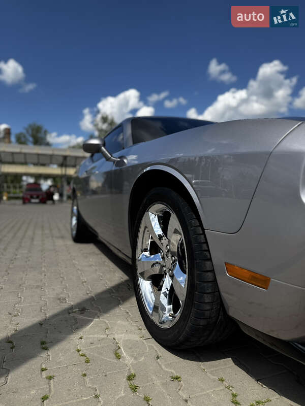 Купе Dodge Challenger 2013 в Черновцах