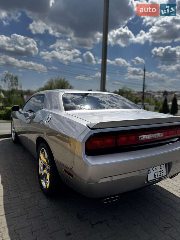 Купе Dodge Challenger 2013 в Черновцах