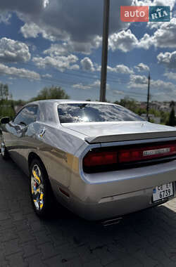 Купе Dodge Challenger 2013 в 