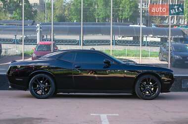 Купе Dodge Challenger 2017 в 