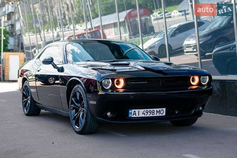 Купе Dodge Challenger 2017 в 