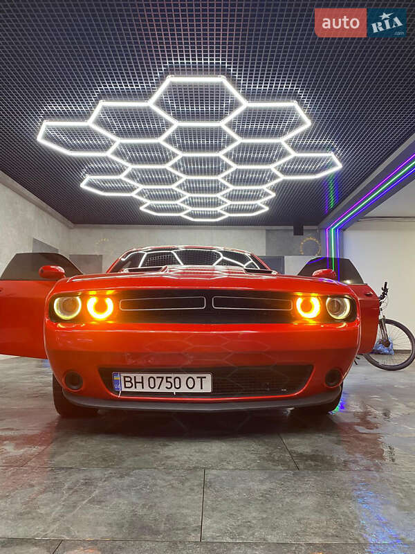 Купе Dodge Challenger 2015 в 