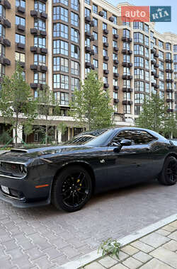 Купе Dodge Challenger 2017 в 