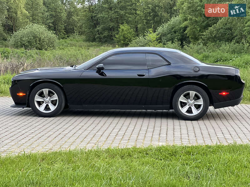 Купе Dodge Challenger 2017 в Львові