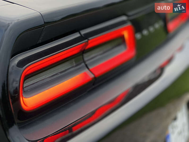 Купе Dodge Challenger 2017 в Львові