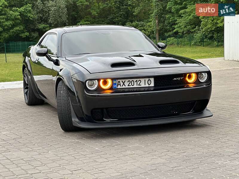 Купе Dodge Challenger 2016 в Киеве фото 3 Купе Dodge Challenger 2016 в Киеве