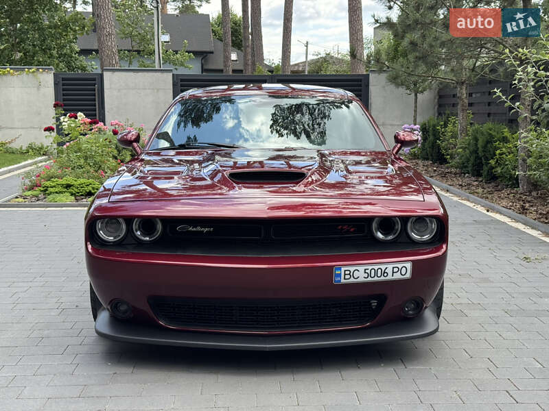 Купе Dodge Challenger 2019 в Львове