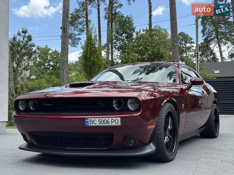 Купе Dodge Challenger 2019 в Львове