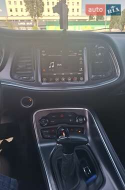 Купе Dodge Challenger 2017 в 