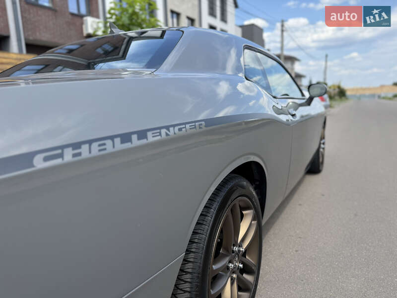 Купе Dodge Challenger 2017 в Киеве