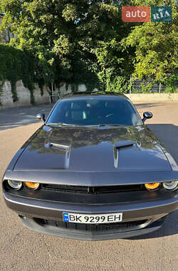 Купе Dodge Challenger 2019 в 