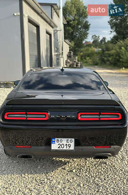 Купе Dodge Challenger 2019 в 