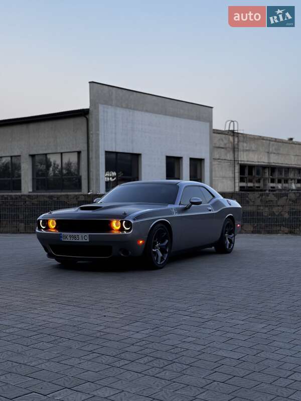 Купе Dodge Challenger 2017 в Ровно
