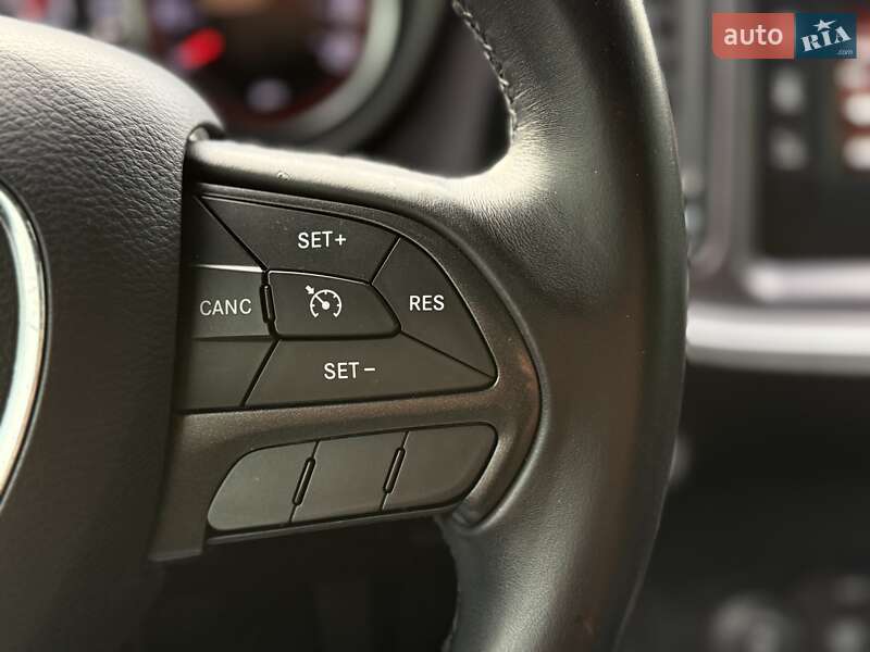 Купе Dodge Challenger 2017 в Києві фото 22 Купе Dodge Challenger 2017 в Києві