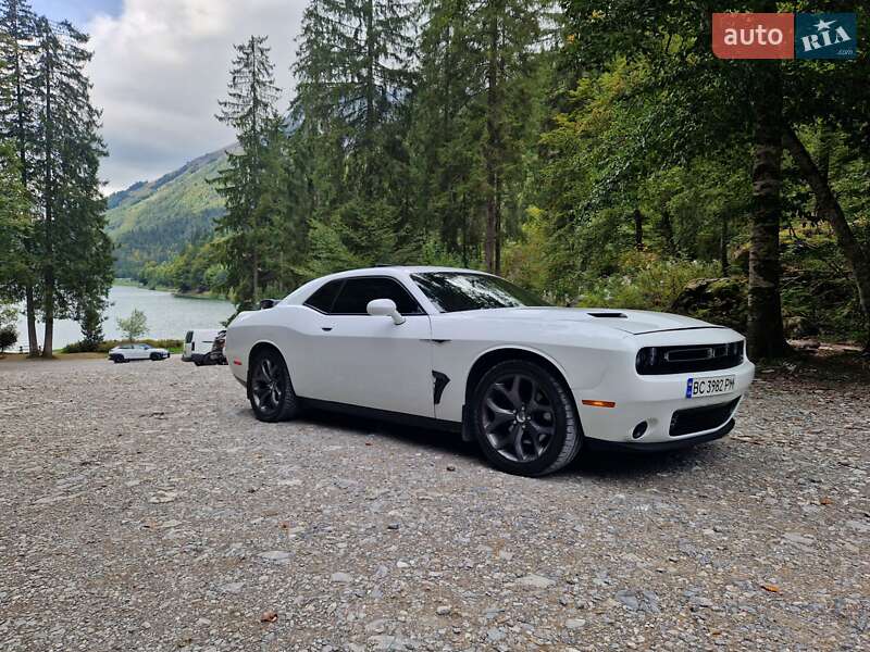 Купе Dodge Challenger 2018 в 