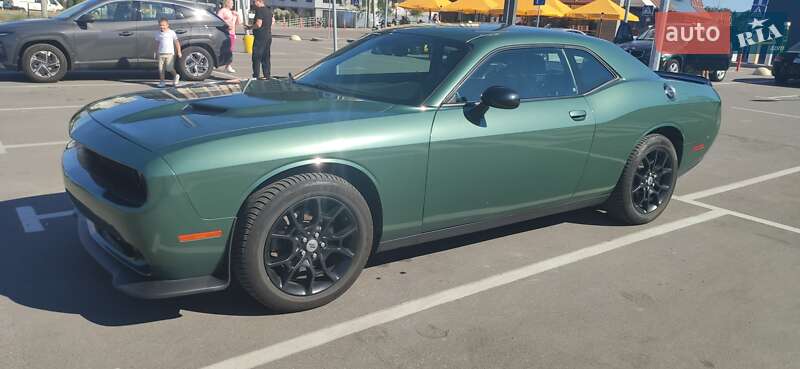 Купе Dodge Challenger 2017 в Вишневом