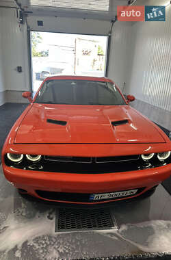 Купе Dodge Challenger 2017 в 
