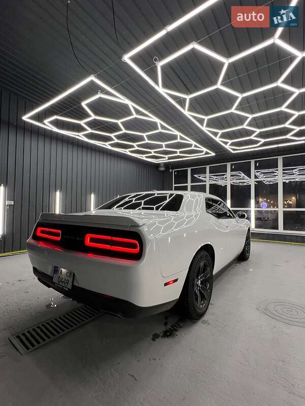Купе Dodge Challenger 2015 в Киеве фото 7 Купе Dodge Challenger 2015 в Киеве