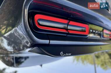 Купе Dodge Challenger 2017 в 