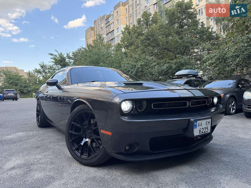 Купе Dodge Challenger 2016 в Киеве