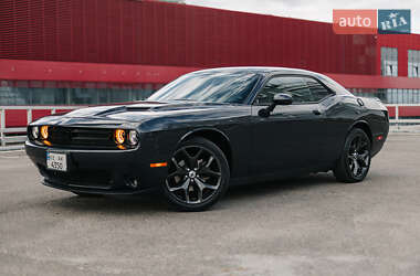 Купе Dodge Challenger 2017 в 