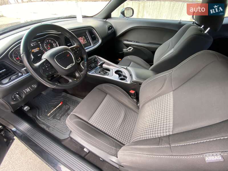 Купе Dodge Challenger 2017 в Києві фото 11 Купе Dodge Challenger 2017 в Києві