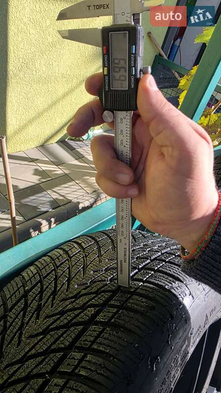 Купе Dodge Challenger 2017 в Нерубайське