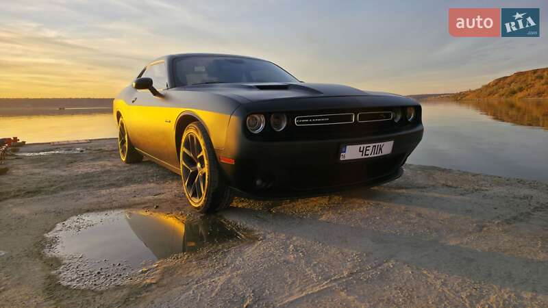 Купе Dodge Challenger 2017 в Нерубайське