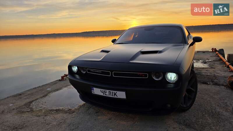 Купе Dodge Challenger 2017 в Нерубайське