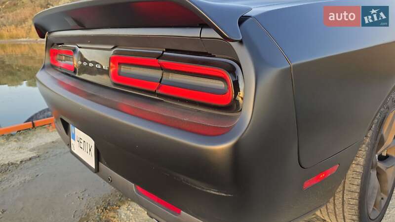 Купе Dodge Challenger 2017 в Нерубайське