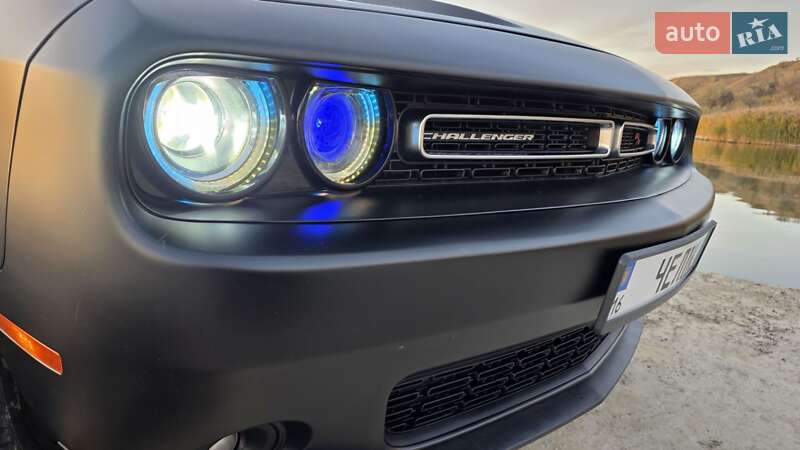 Купе Dodge Challenger 2017 в Нерубайське