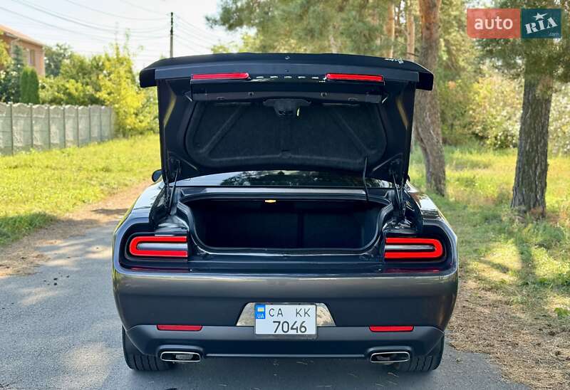 Купе Dodge Challenger 2017 в Киеве фото 10 Купе Dodge Challenger 2017 в Киеве