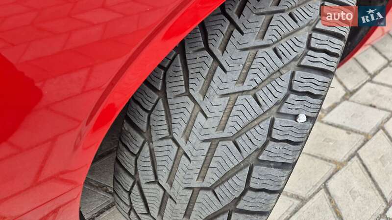 Купе Dodge Challenger 2015 в Запоріжжі