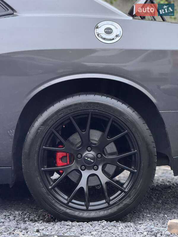 Купе Dodge Challenger 2016 в Львові