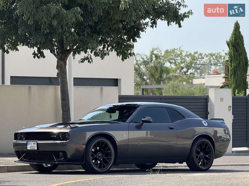 Купе Dodge Challenger 2016 в Львові