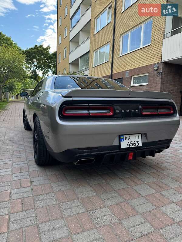 Купе Dodge Challenger 2017 в Киеве