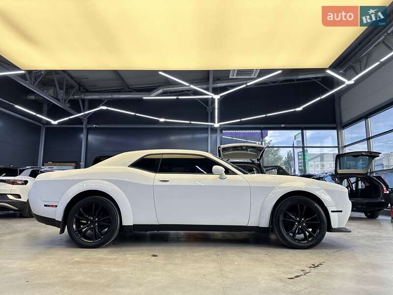 Купе Dodge Challenger 2016 в Чернівцях фото 12 Купе Dodge Challenger 2016 в Чернівцях