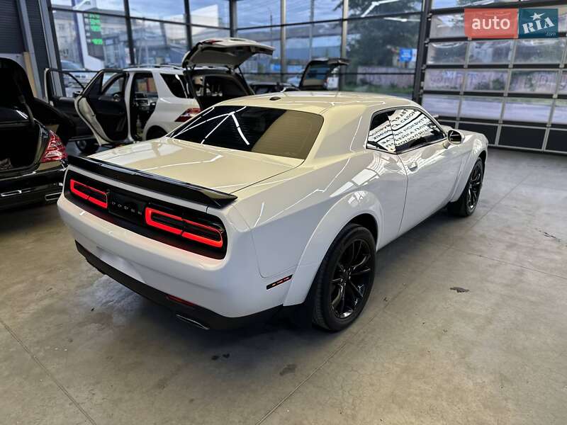 Купе Dodge Challenger 2016 в Чернівцях фото 6 Купе Dodge Challenger 2016 в Чернівцях