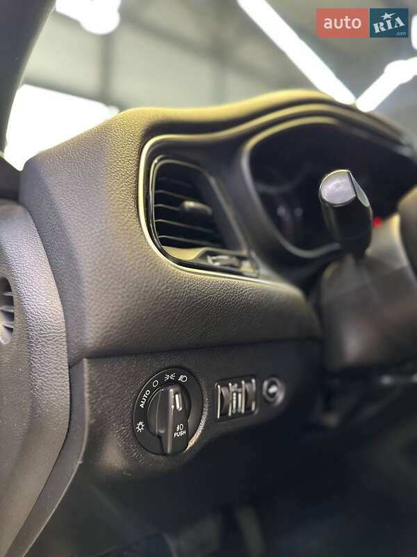 Купе Dodge Challenger 2016 в Чернівцях фото 24 Купе Dodge Challenger 2016 в Чернівцях