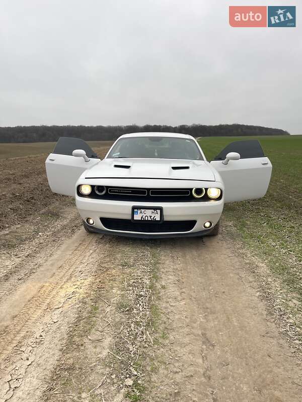 Купе Dodge Challenger 2016 в Луцьку