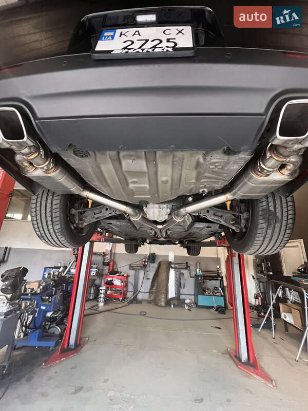 Купе Dodge Challenger 2015 в Львові