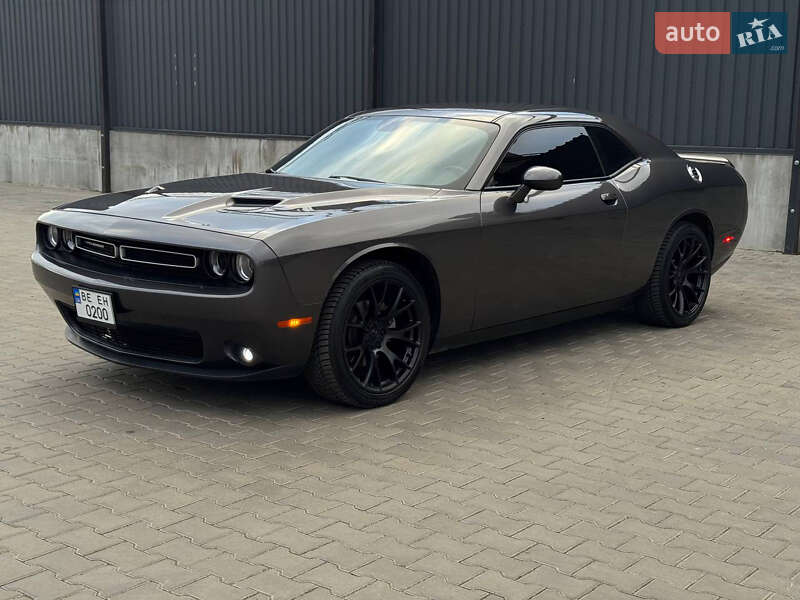 Купе Dodge Challenger 2022 в Вознесенске