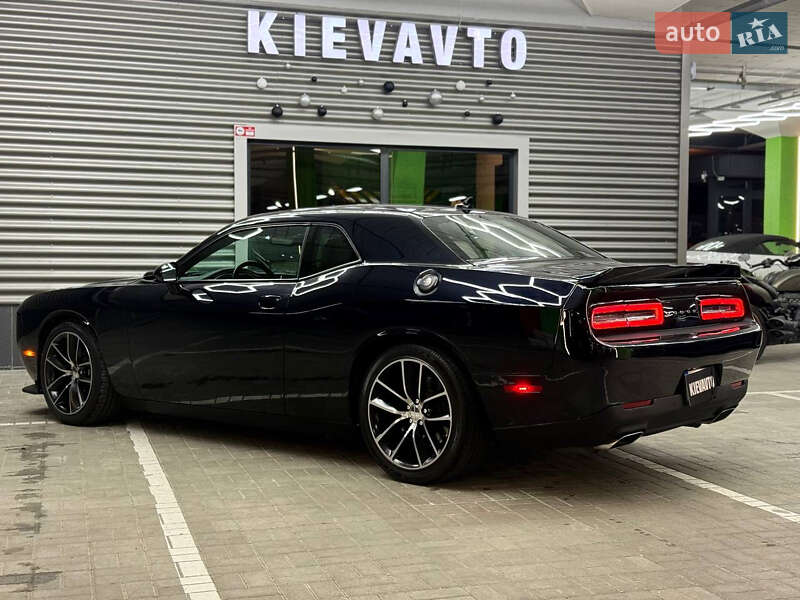 Купе Dodge Challenger 2016 в Киеве фото 5 Купе Dodge Challenger 2016 в Киеве