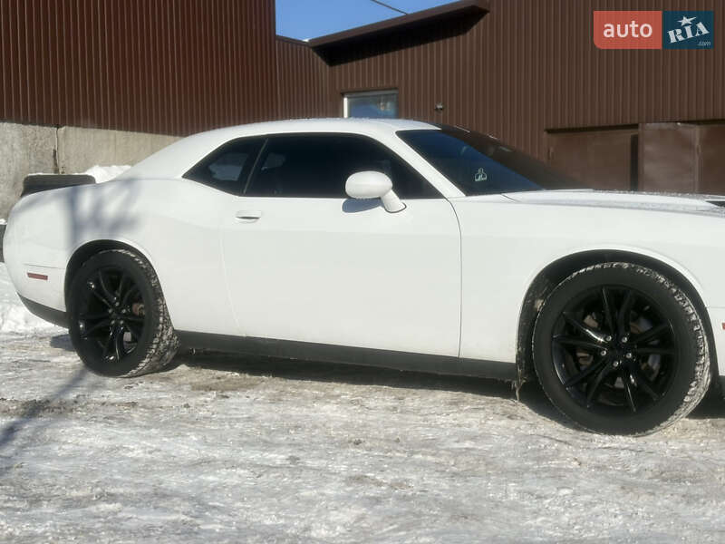 Купе Dodge Challenger 2016 в Рівному