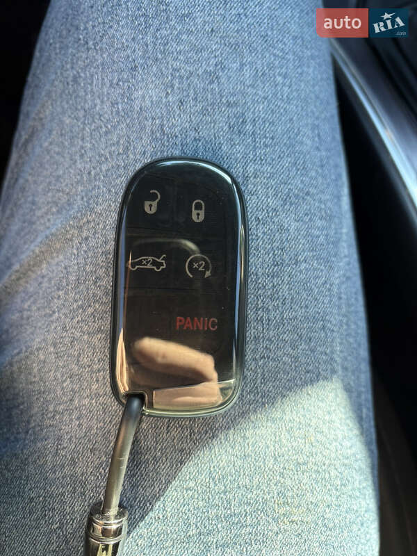 Купе Dodge Challenger 2016 в Рівному