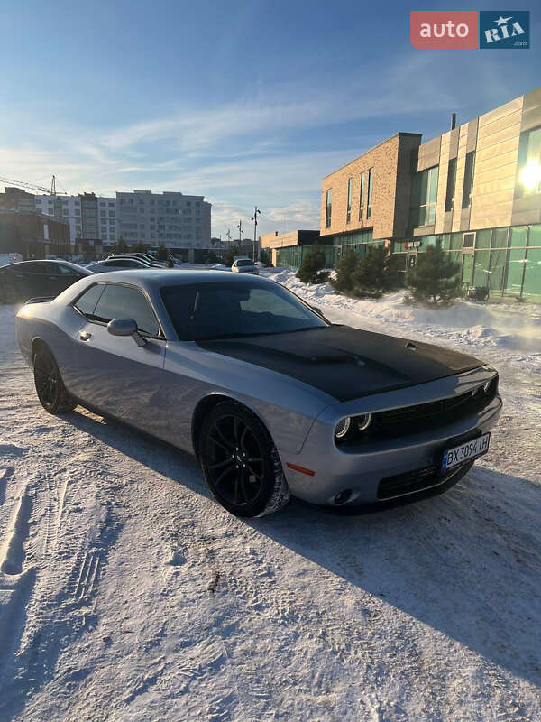 Купе Dodge Challenger 2017 в Хмельницком
